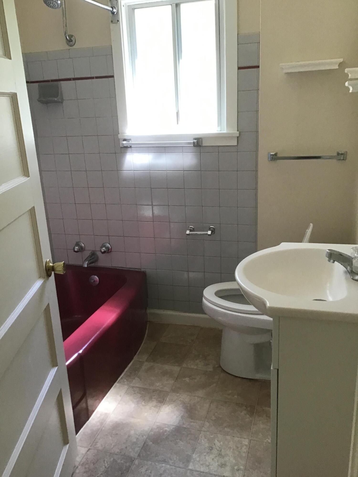 Grants Pass, Oregon, 97527, United States, 4 Bedrooms Bedrooms, ,3 BathroomsBathrooms,Residential,For Sale,1984338