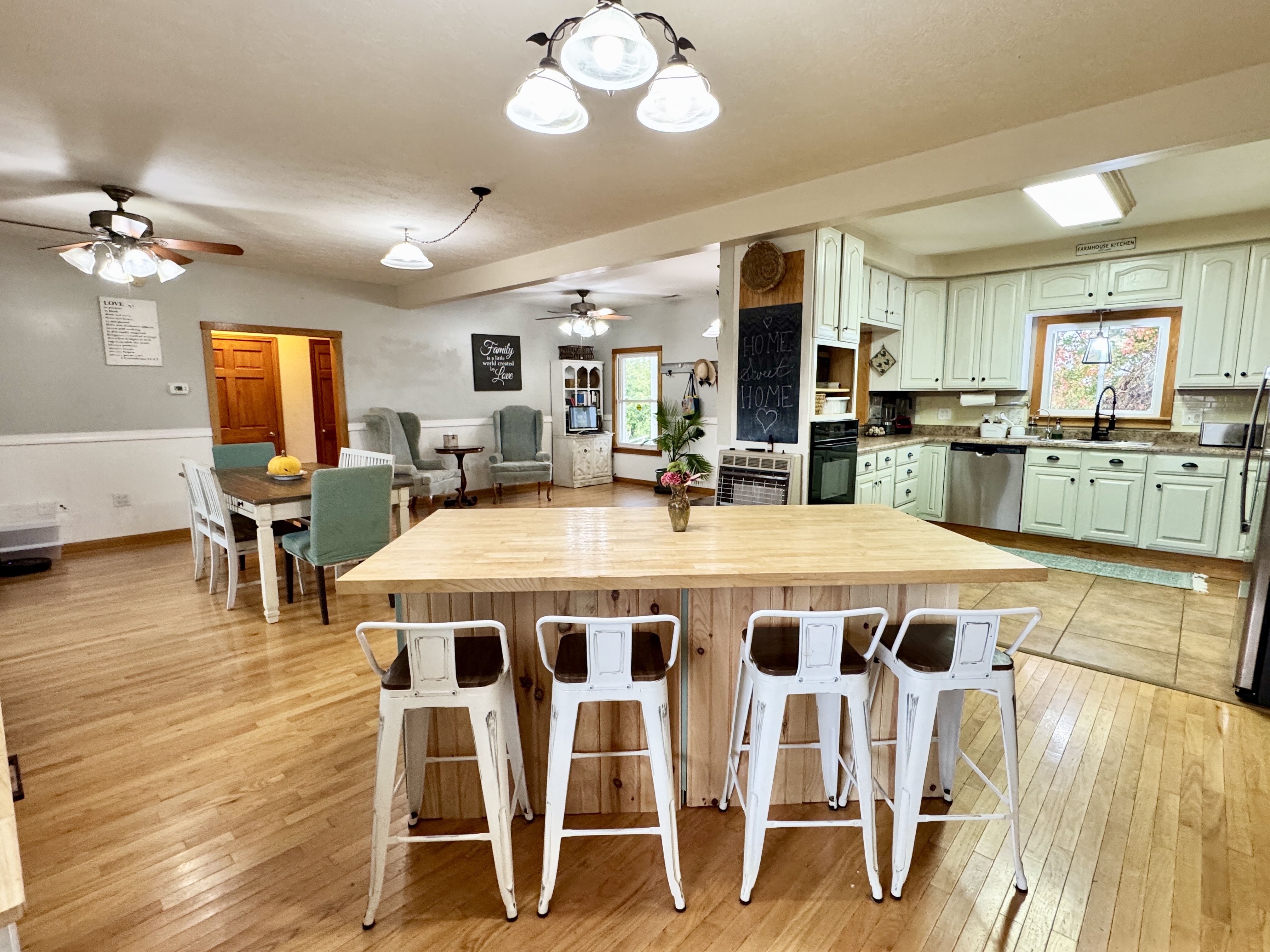 Hillsboro, Kentucky, 41049, United States, 3 Bedrooms Bedrooms, ,3 BathroomsBathrooms,Residential,For Sale,1984101