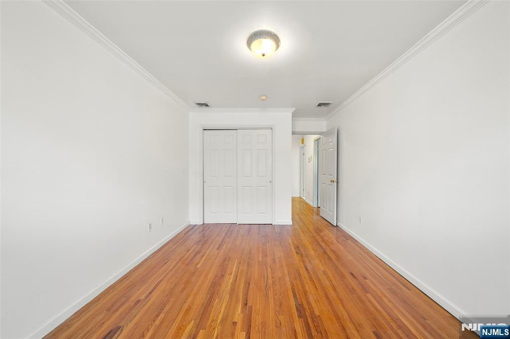 Palisades Park, New Jersey, 07650, United States, 3 Bedrooms Bedrooms, ,4 BathroomsBathrooms,Residential,For Sale,1995559