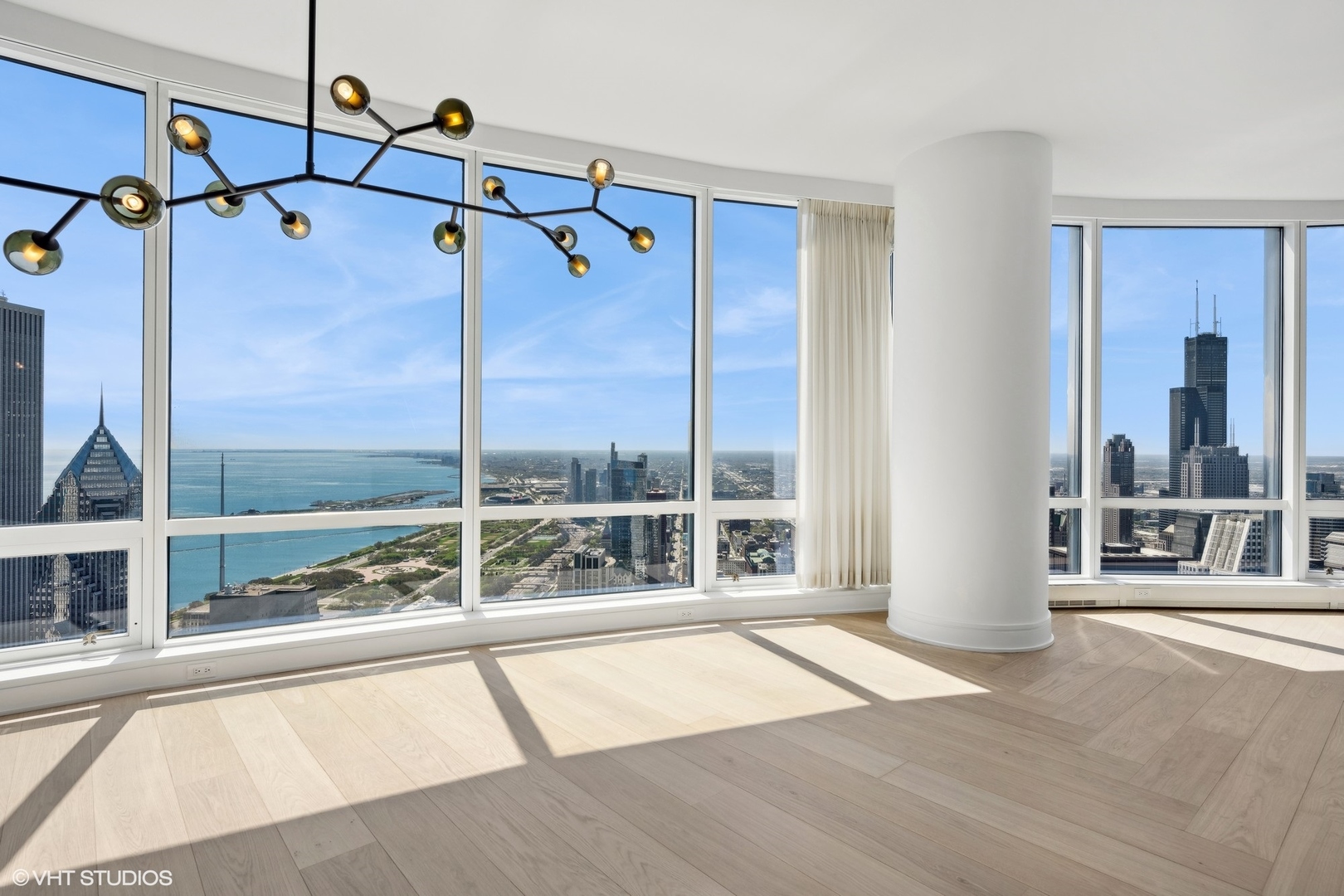 Chicago, Illinois, 60611, United States, 3 Bedrooms Bedrooms, ,4 BathroomsBathrooms,Residential,For Sale,1908723