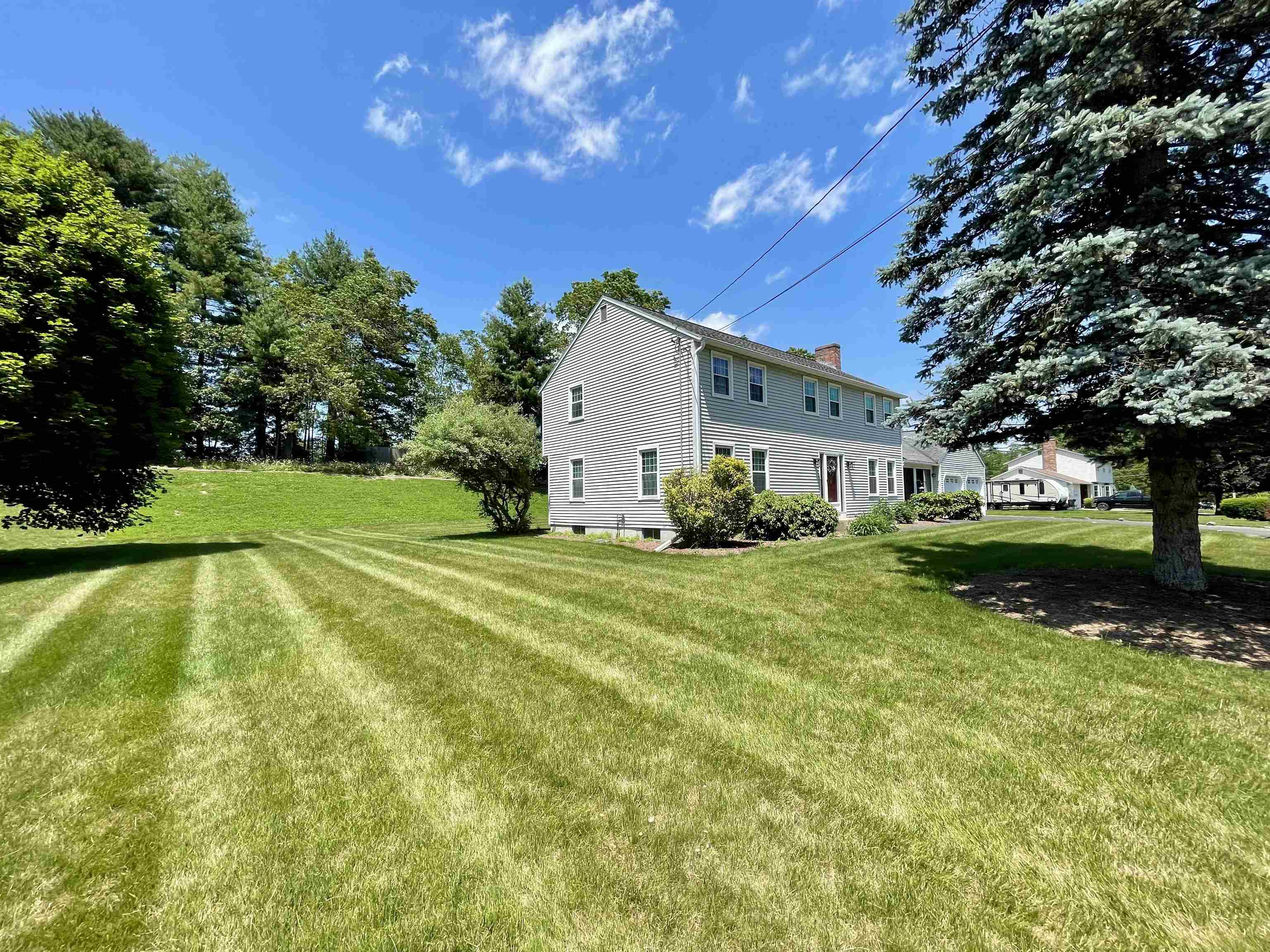 Nashua, New Hampshire, 03064, United States, 4 Bedrooms Bedrooms, ,3 BathroomsBathrooms,Residential,For Sale,1925395
