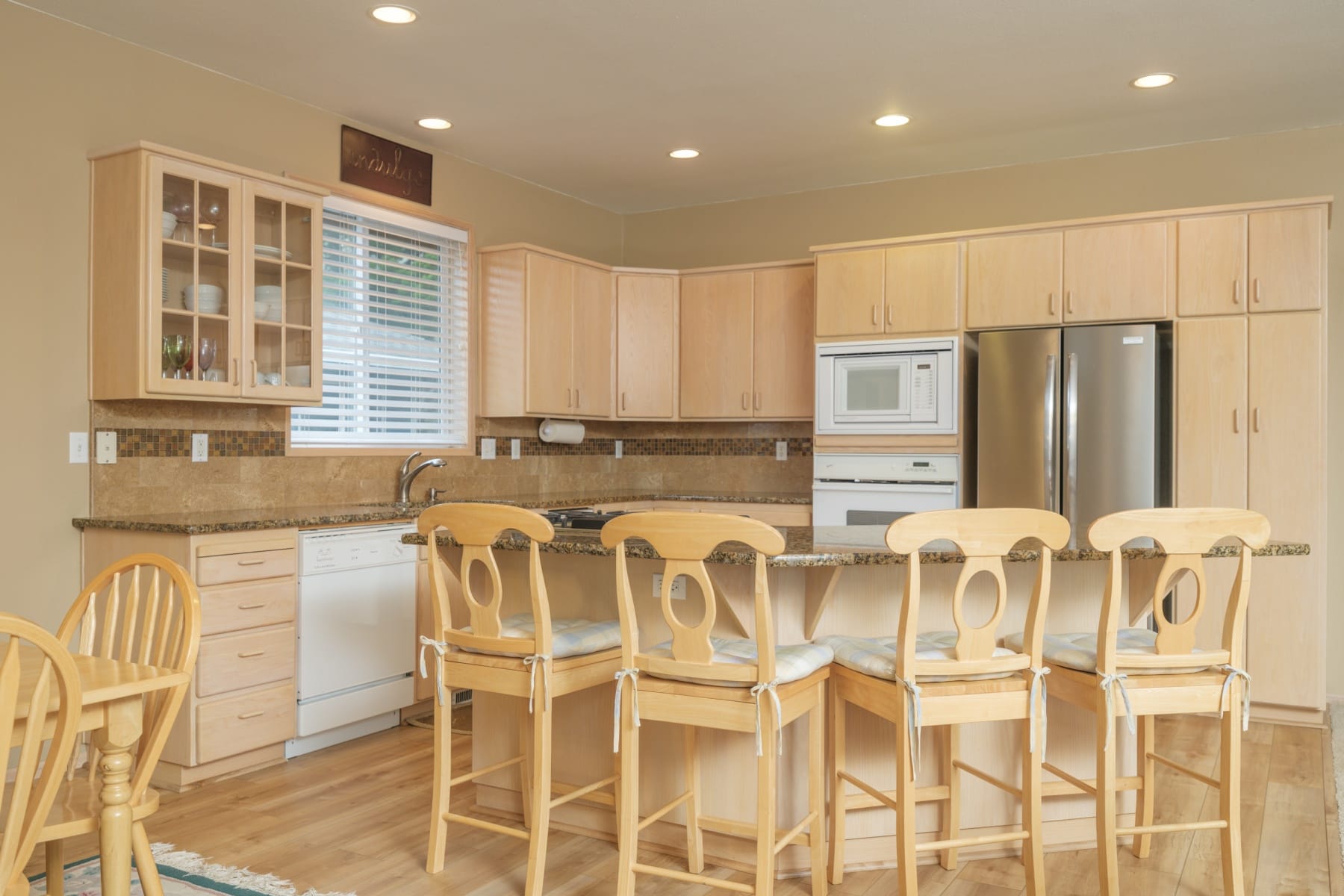  663 S HEMLOCK ST Cannon Beach, OR 97110 - 物件實景