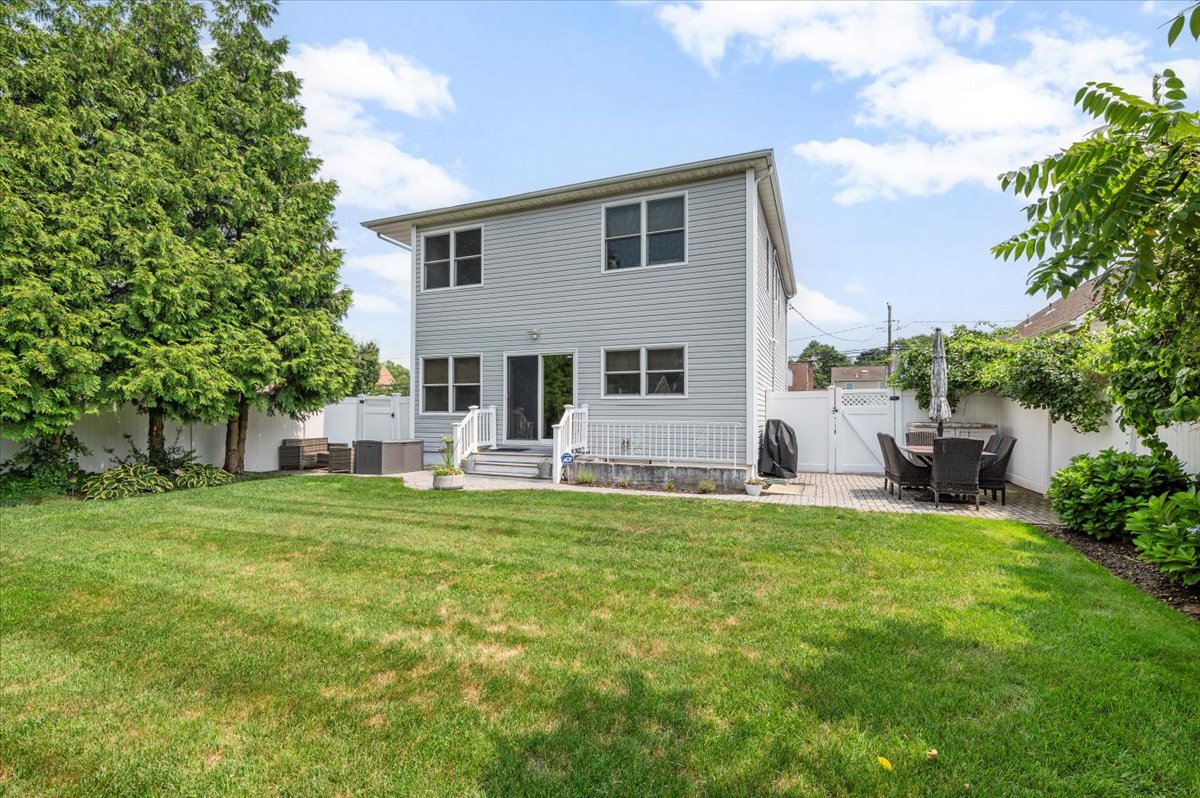 Bethpage, New York, 11714, United States, 4 Bedrooms Bedrooms, ,3 BathroomsBathrooms,Residential,For Sale,1905713