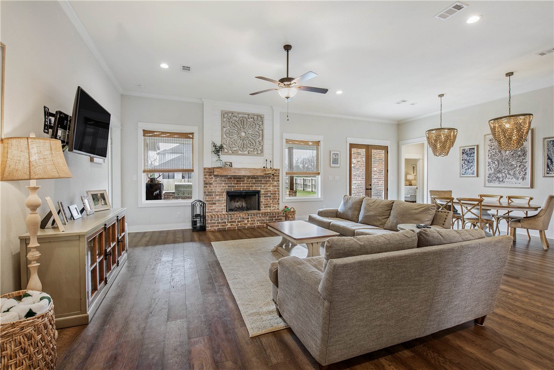 College Station, Texas, 77845, United States, 4 Bedrooms Bedrooms, ,3 BathroomsBathrooms,Residential,For Sale,1937242