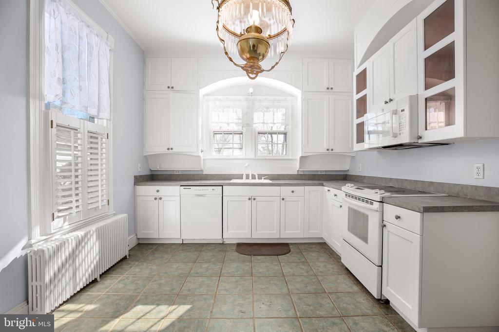 Fredericksburg, Virginia, 22401, United States, 4 Bedrooms Bedrooms, ,2 BathroomsBathrooms,Residential,For Sale,2001681