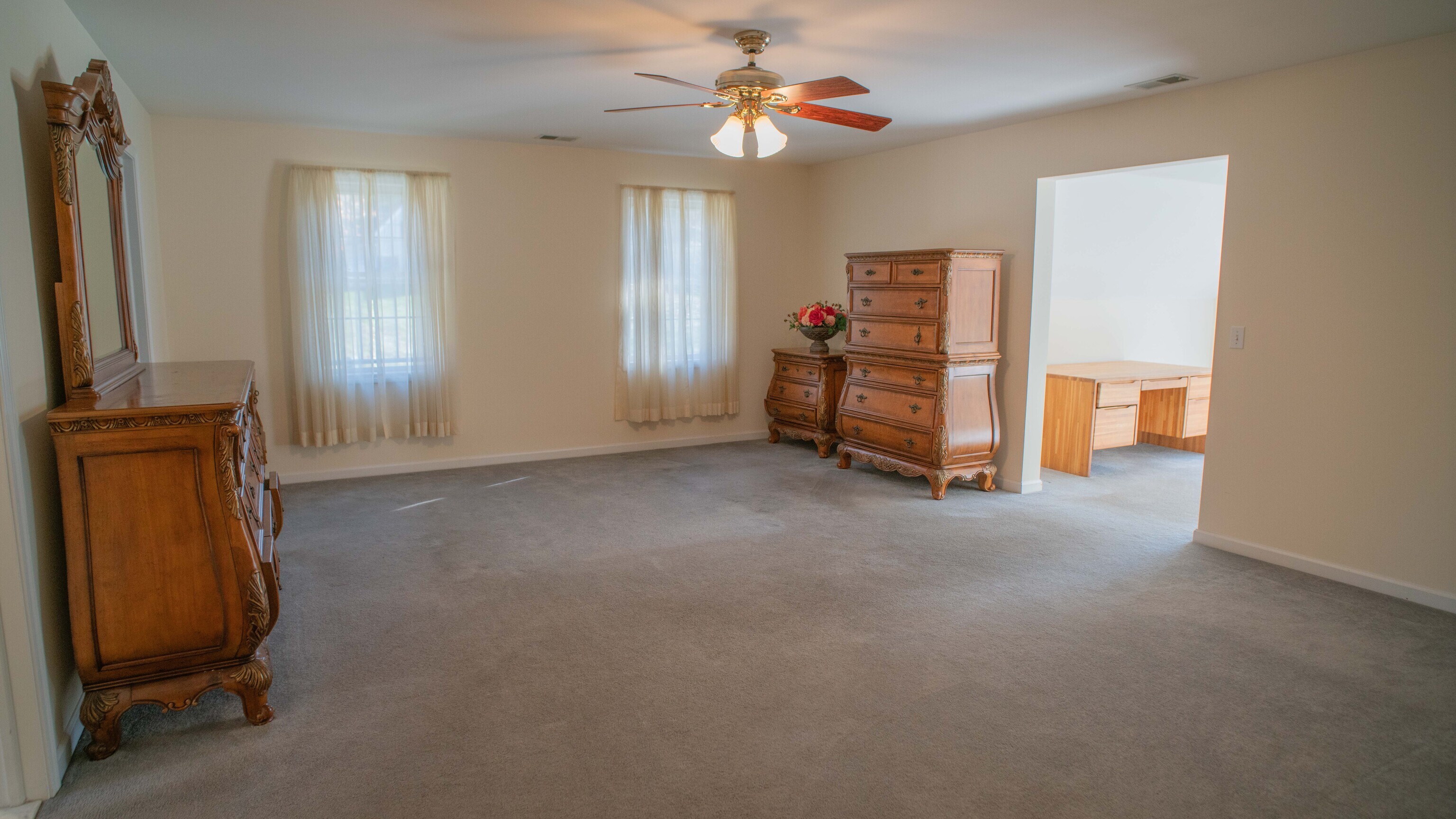 Tolland, Connecticut, 06084, United States, 4 Bedrooms Bedrooms, ,3 BathroomsBathrooms,Residential,For Sale,1989613