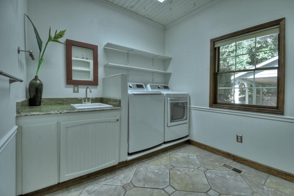 Blue Ridge, Georgia, 30513, United States, 3 Bedrooms Bedrooms, ,4 BathroomsBathrooms,Residential,For Sale,1858948