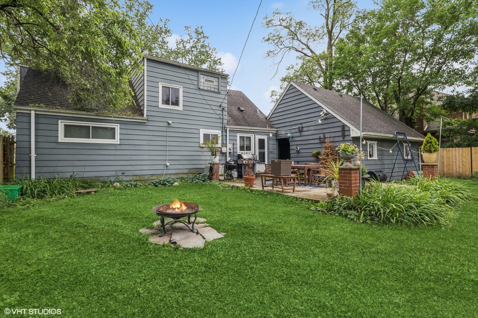 Glenview, Illinois, 60025, United States, 3 Bedrooms Bedrooms, ,2 BathroomsBathrooms,Residential,For Sale,1876560