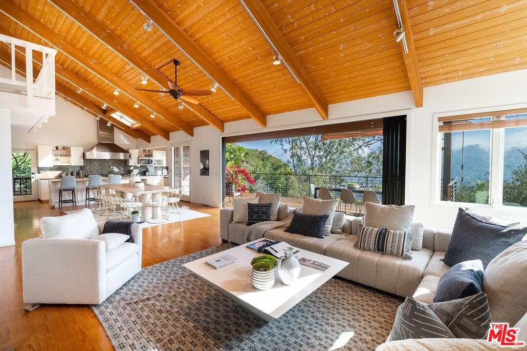 Topanga, California, 90290, United States, 4 Bedrooms Bedrooms, ,5 BathroomsBathrooms,Residential,For Sale,1796839