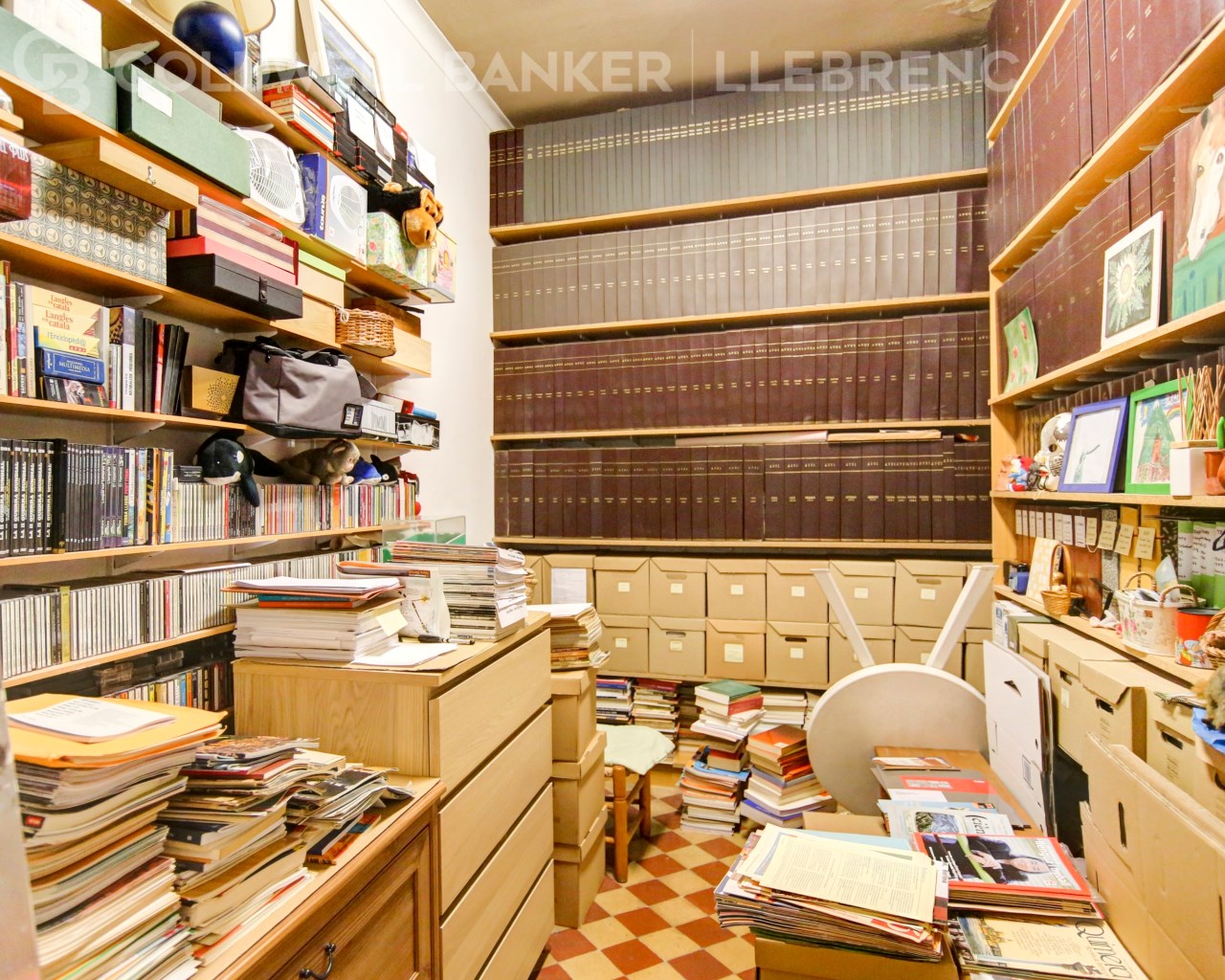 Barcelona, Catalonia, ES, 4 Bedrooms Bedrooms, ,1 BathroomBathrooms,Residential,For Sale,1622772