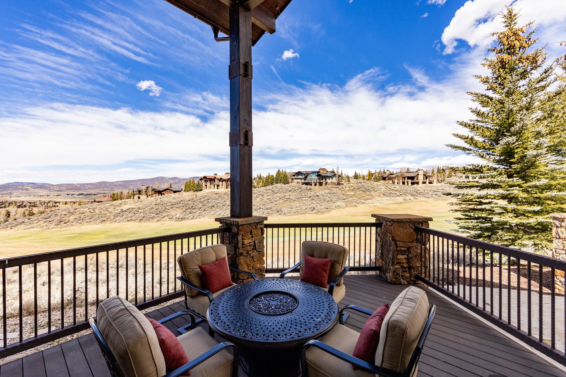  A True Mountain Escape in Promontory with Golf and Ski Views - 物件實景