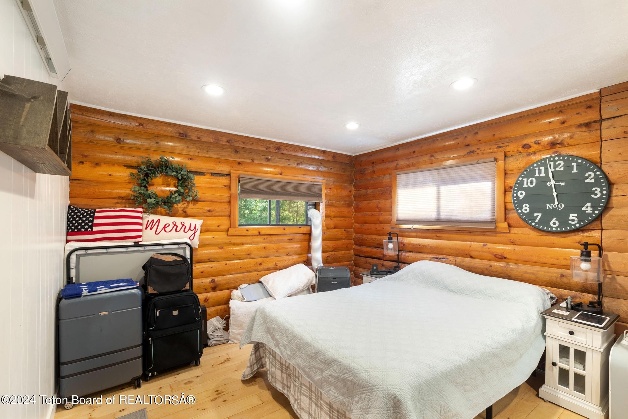 Alpine, Wyoming, 83128, United States, 2 Bedrooms Bedrooms, ,2 BathroomsBathrooms,Residential,For Sale,1922054