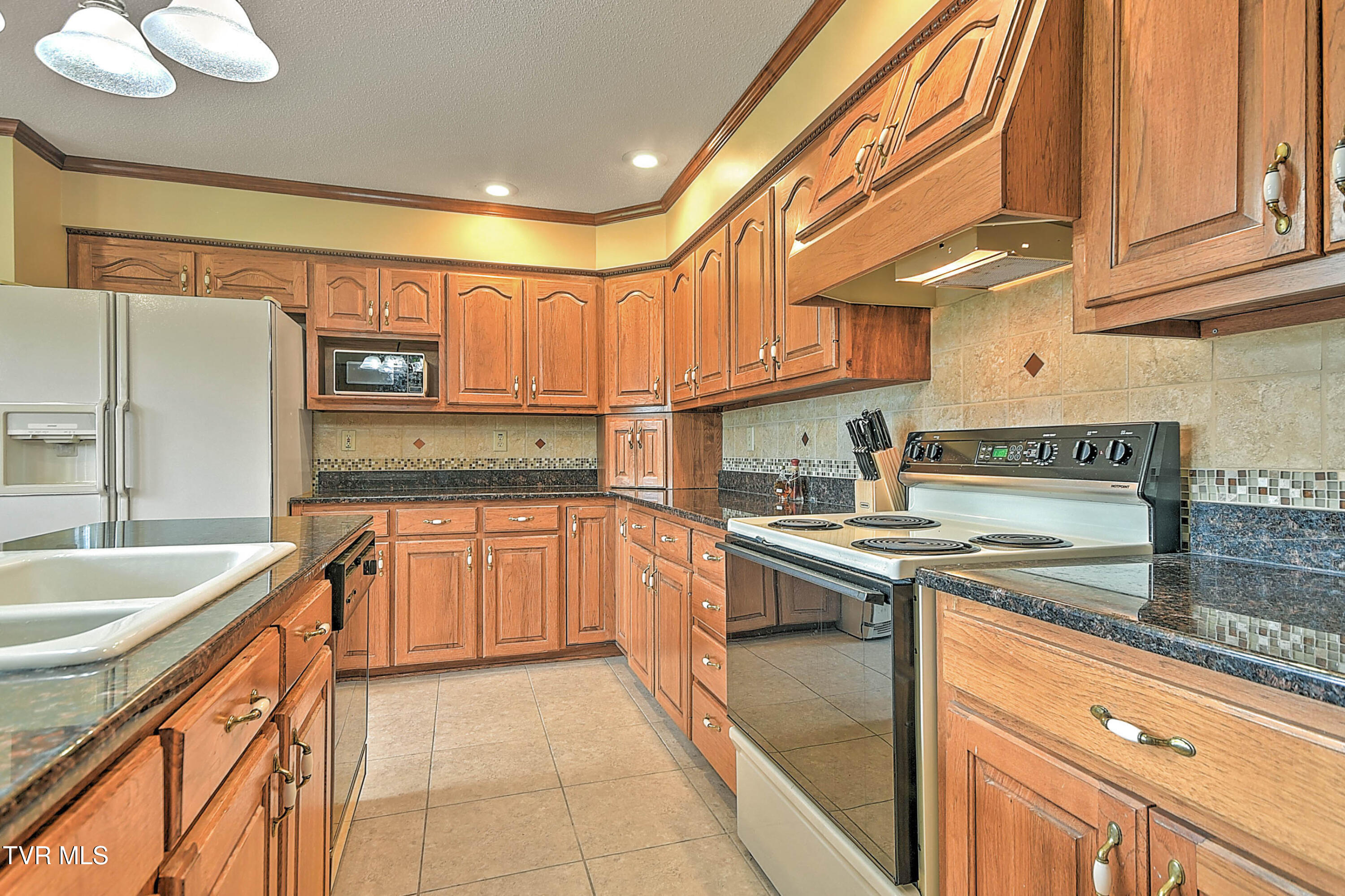 Greeneville, Tennessee, 37745, United States, 4 Bedrooms Bedrooms, ,4 BathroomsBathrooms,Residential,For Sale,1899304
