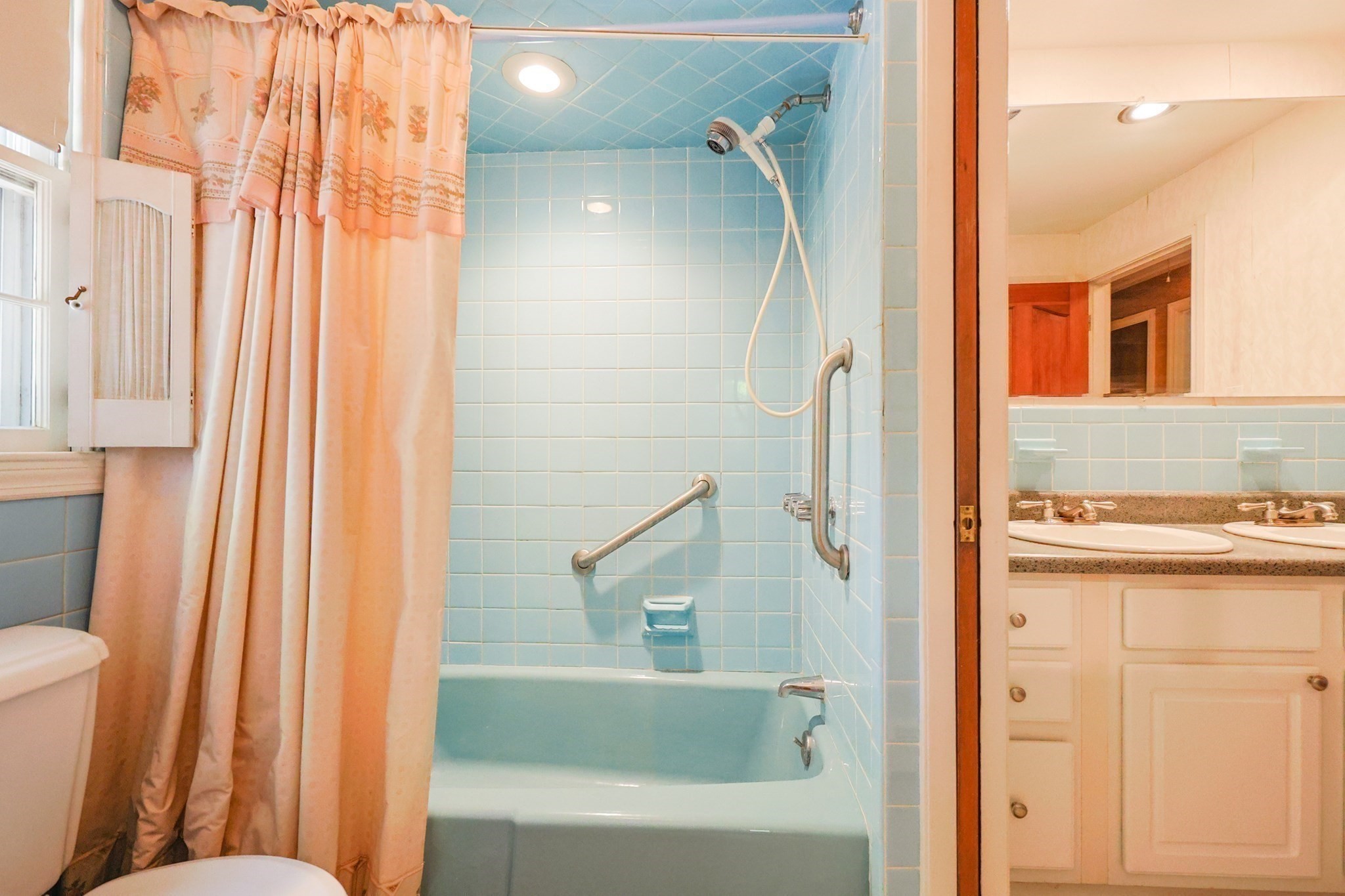 Reading, Massachusetts, 01867, United States, 3 Bedrooms Bedrooms, ,1 BathroomBathrooms,Residential,For Sale,1979486