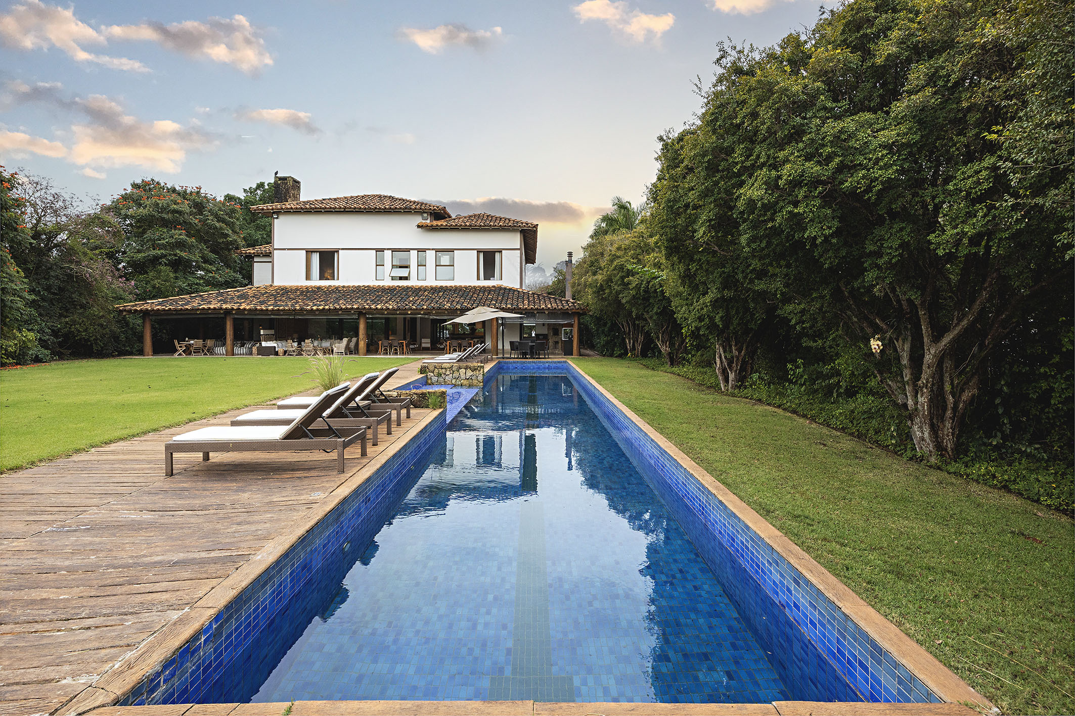  Farmhouse-Style Residence with Permanent Views of the Golf Course - 物件實景