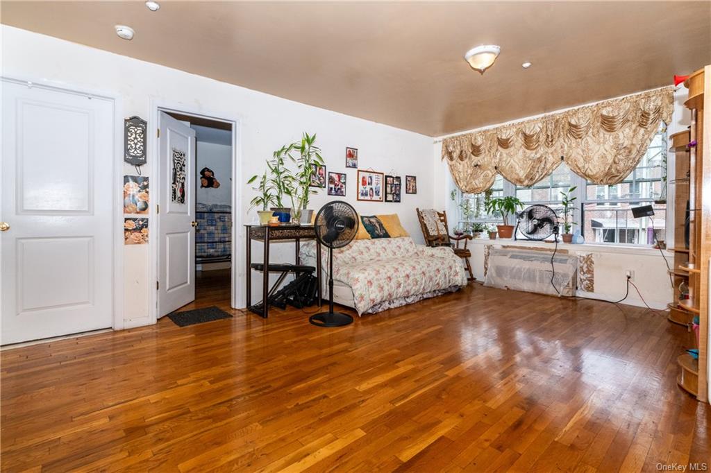 Bronx, New York, 10461, United States, 9 Bedrooms Bedrooms, ,Residential,For Sale,1977043