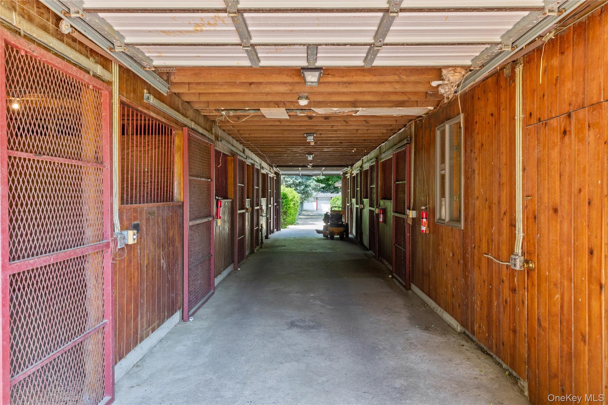  97 A Pound Hollow Road, Old Brookville, NY, 11545 - 物件實景