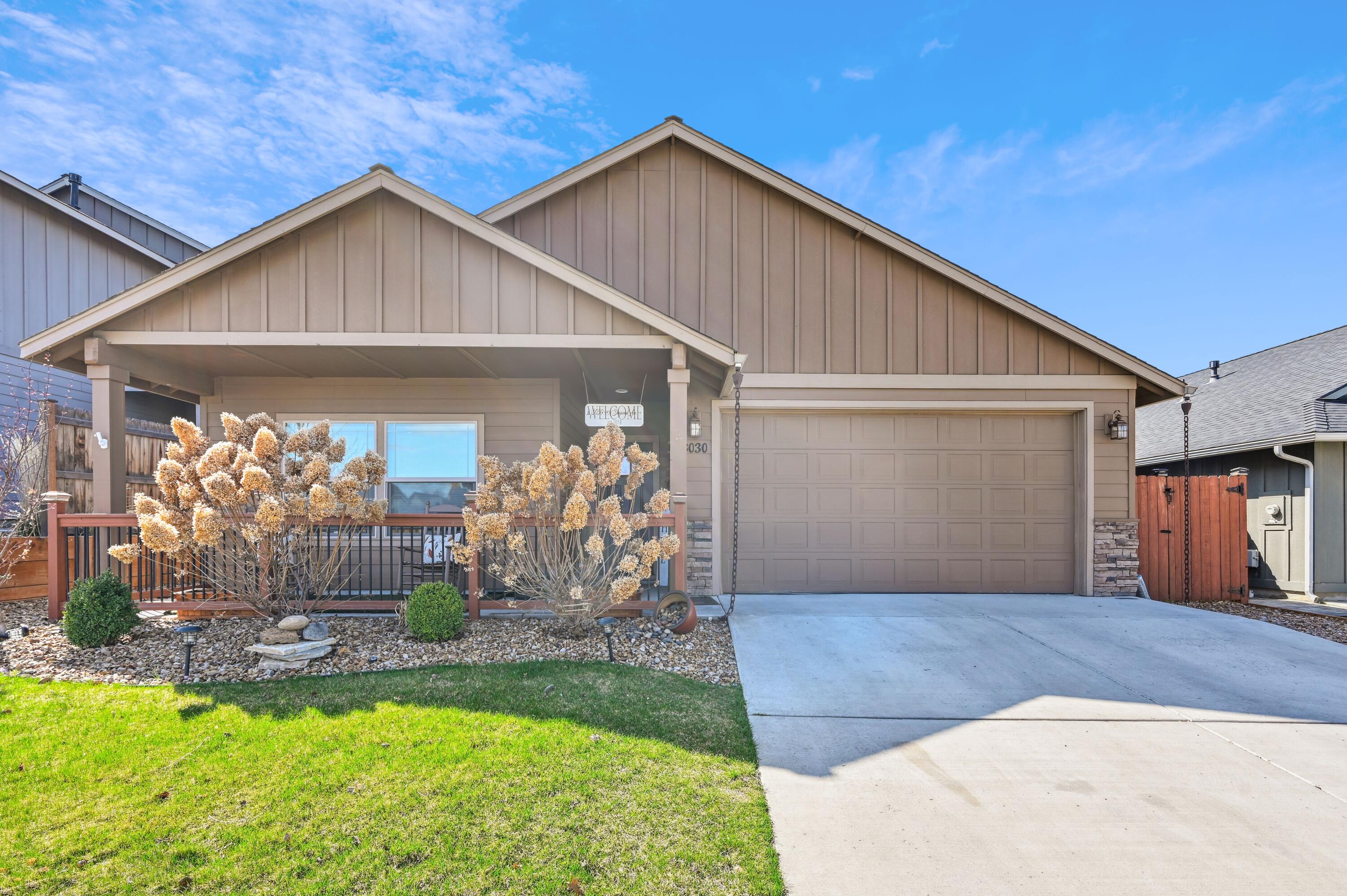 Redmond, Oregon, 97756, United States, 4 Bedrooms Bedrooms, ,3 BathroomsBathrooms,Residential,For Sale,1770354