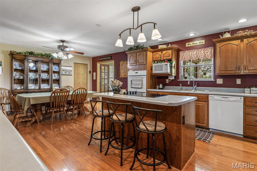 Farmington, Missouri, 63640, United States, 4 Bedrooms Bedrooms, ,3 BathroomsBathrooms,Residential,For Sale,1941808