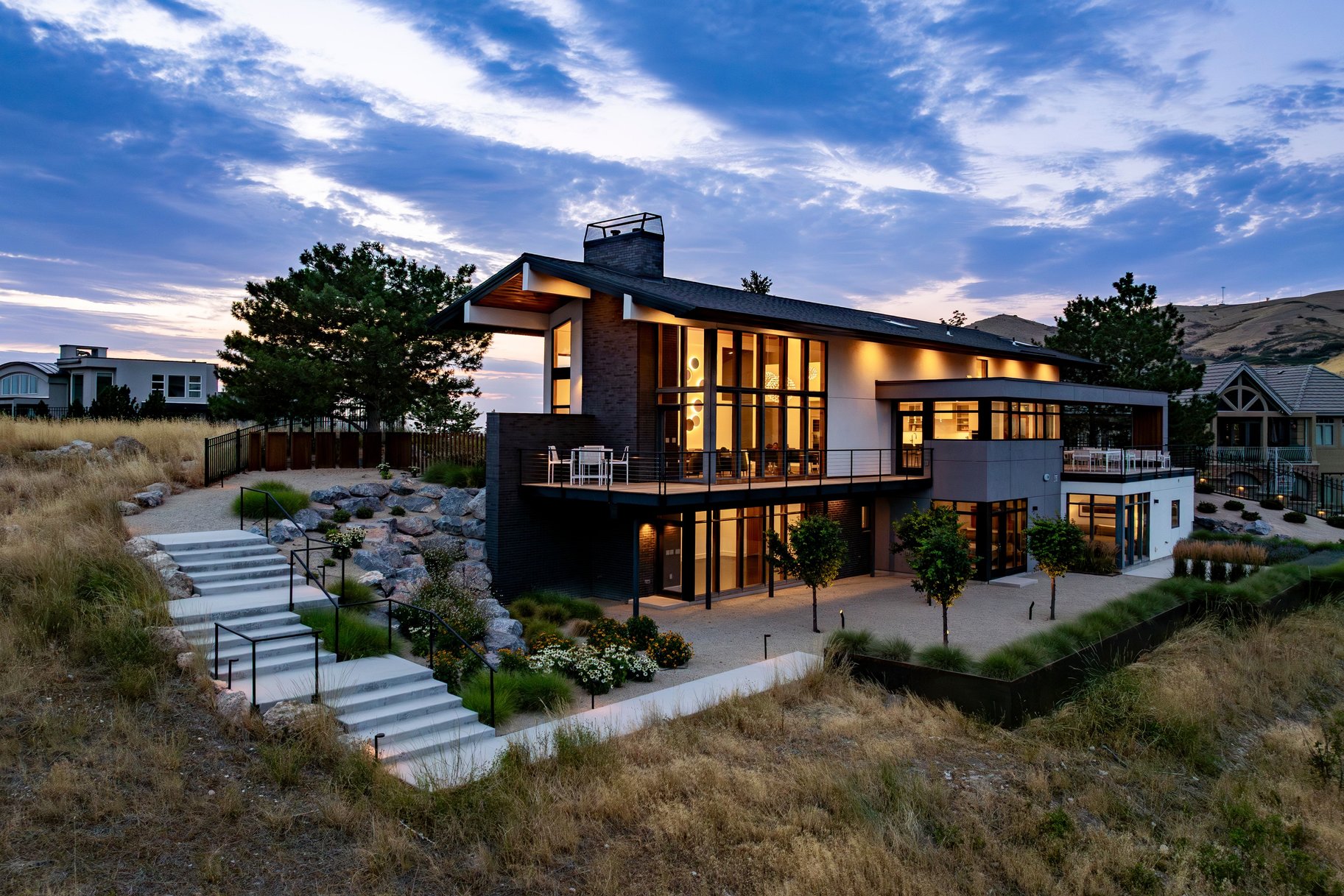  Stunning Contemporary Home with Commanding Views - 物件實景