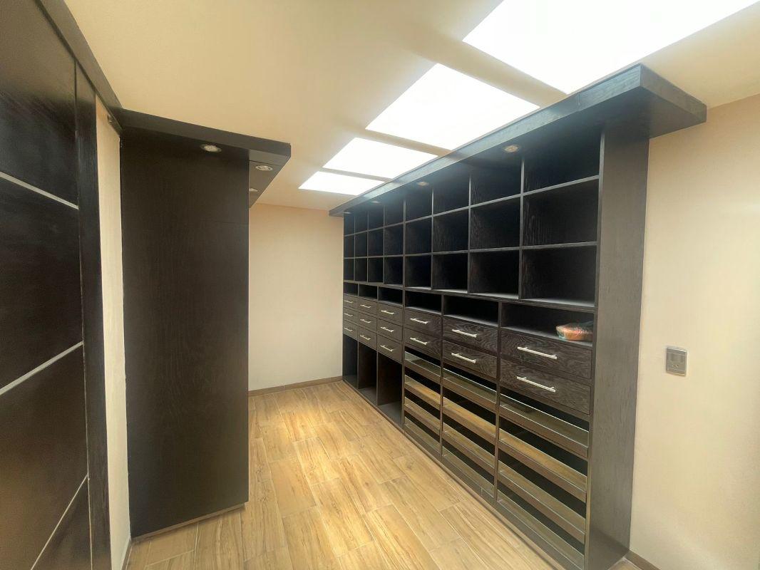 Mariano Azuela, Naucalpan de Juárez, Estado de México, 53100, Mexico, 4 Bedrooms Bedrooms, ,4 BathroomsBathrooms,Residential,For Sale,Mariano Azuela,1626519
