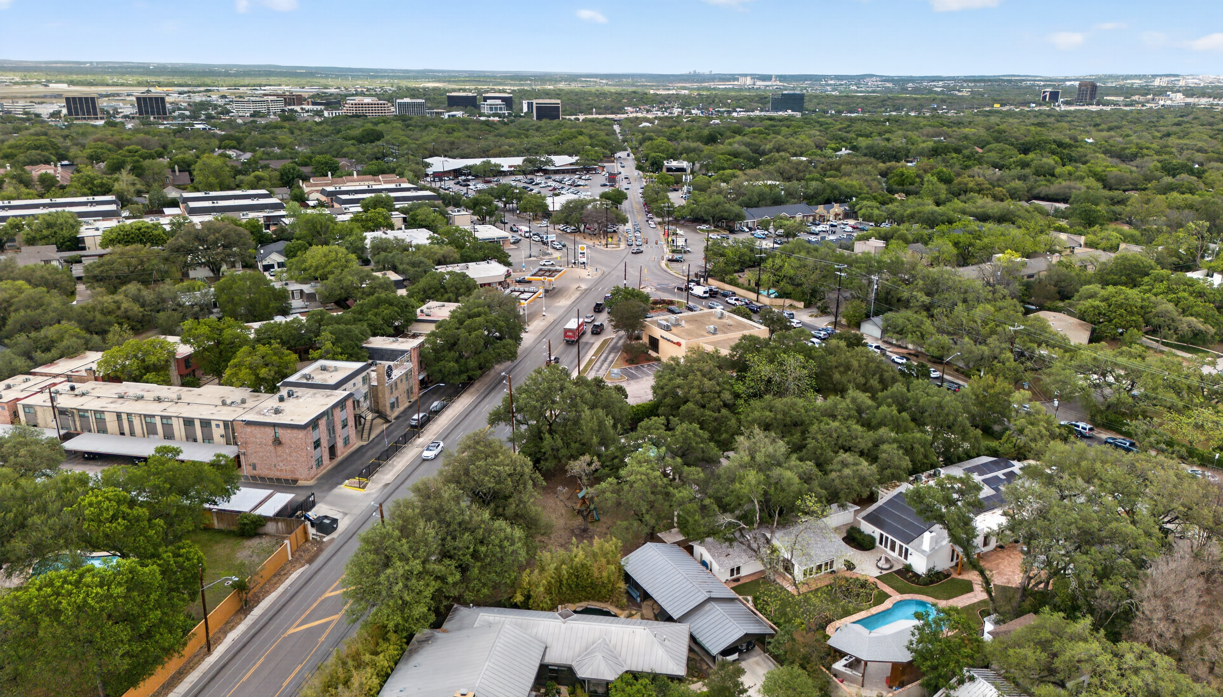  Experience Rare Privacy and Resort Style Living in Alamo Heights - 物件實景