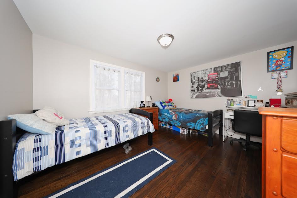 Farmington, Connecticut, 06032, United States, 4 Bedrooms Bedrooms, ,3 BathroomsBathrooms,Residential,For Sale,1974620