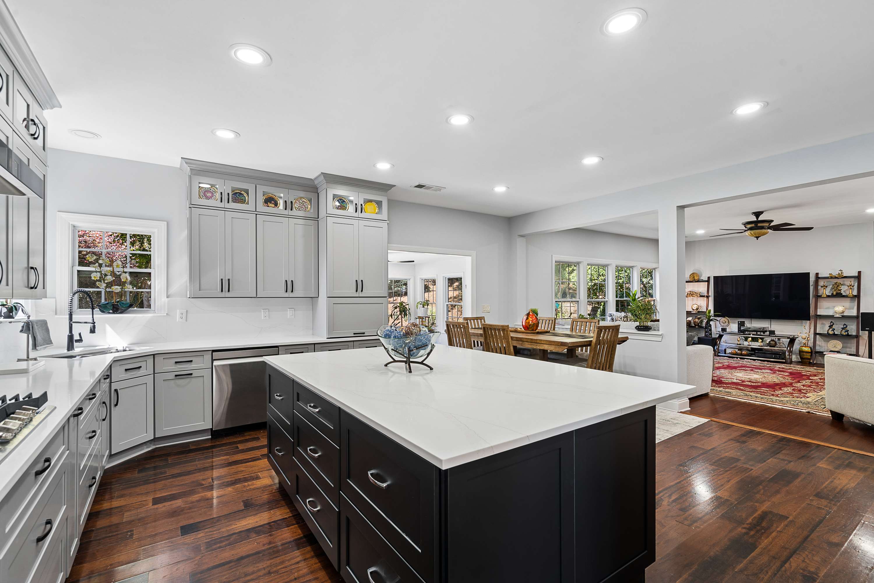  Beautifully Updated Home in Sought-After Swim and Tennis Neighborhood - 物件實景