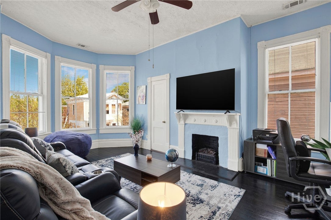 Savannah, Georgia, 31401, United States, 2 Bedrooms Bedrooms, ,3 BathroomsBathrooms,Residential,For Sale,2031134