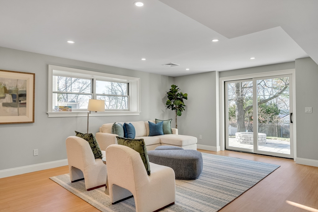 Lexington, Massachusetts, 02421, United States, 6 Bedrooms Bedrooms, ,6 BathroomsBathrooms,Residential,For Sale,1995649