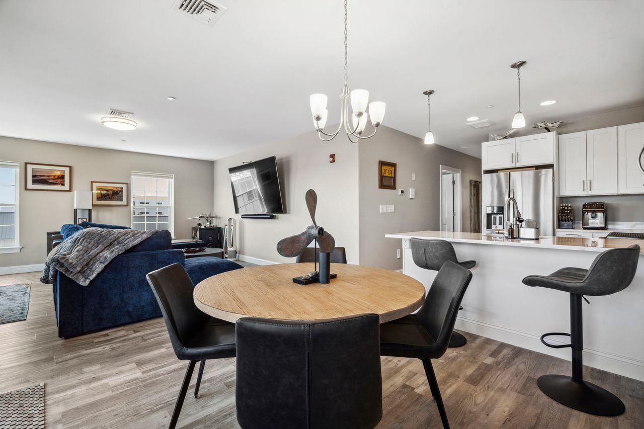 Hampton, New Hampshire, 03842, United States, 2 Bedrooms Bedrooms, ,2 BathroomsBathrooms,Residential,For Sale,1828378