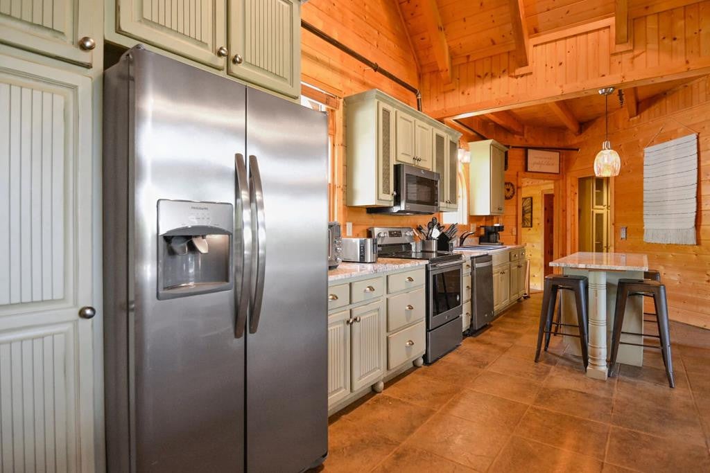 Sevierville, Tennessee, 37862, United States, 3 Bedrooms Bedrooms, ,7 BathroomsBathrooms,Residential,For Sale,1914651