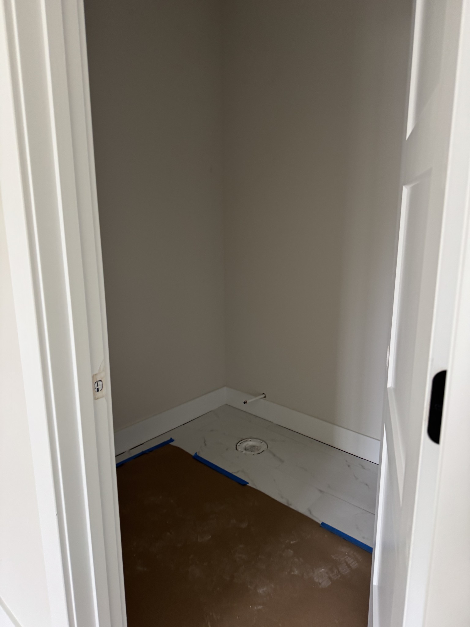 Clarksville, Tennessee, 37042, United States, 3 Bedrooms Bedrooms, ,4 BathroomsBathrooms,Residential,For Sale,2006024