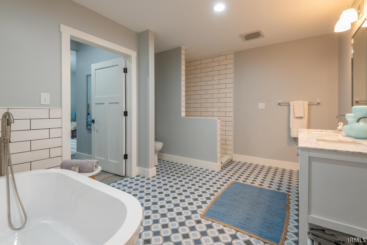 Bloomington, Indiana, 47403, United States, 4 Bedrooms Bedrooms, ,4 BathroomsBathrooms,Residential,For Sale,2007450