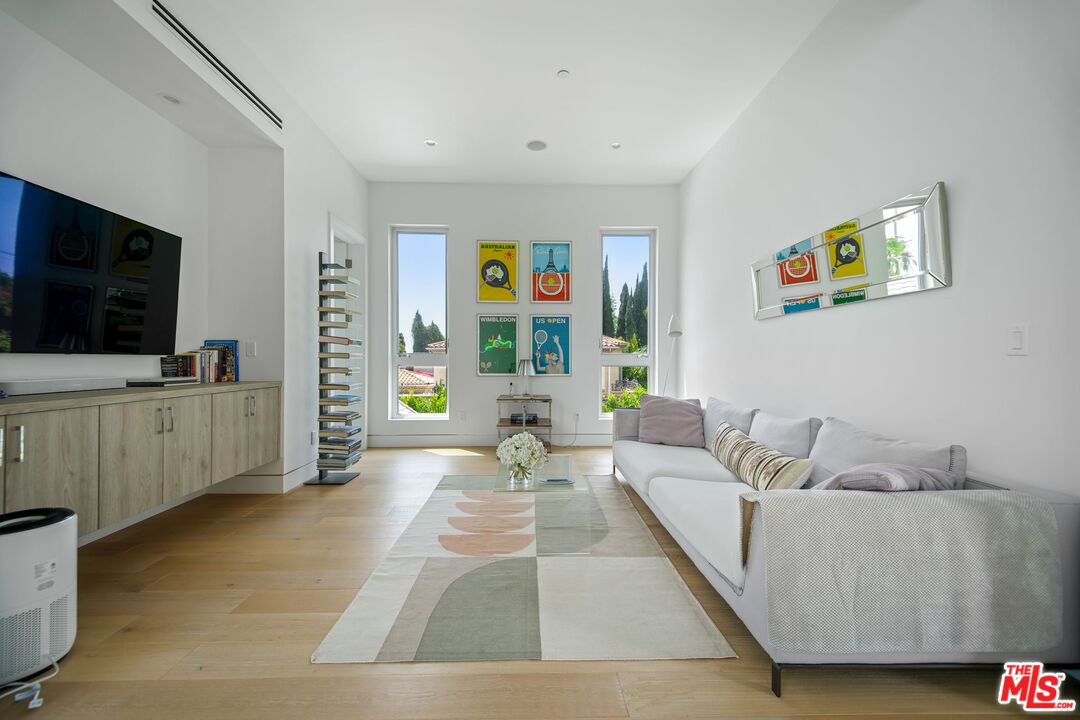 Los Angeles, California, 90046, United States, 5 Bedrooms Bedrooms, ,2 BathroomsBathrooms,Residential,For Sale,1829471
