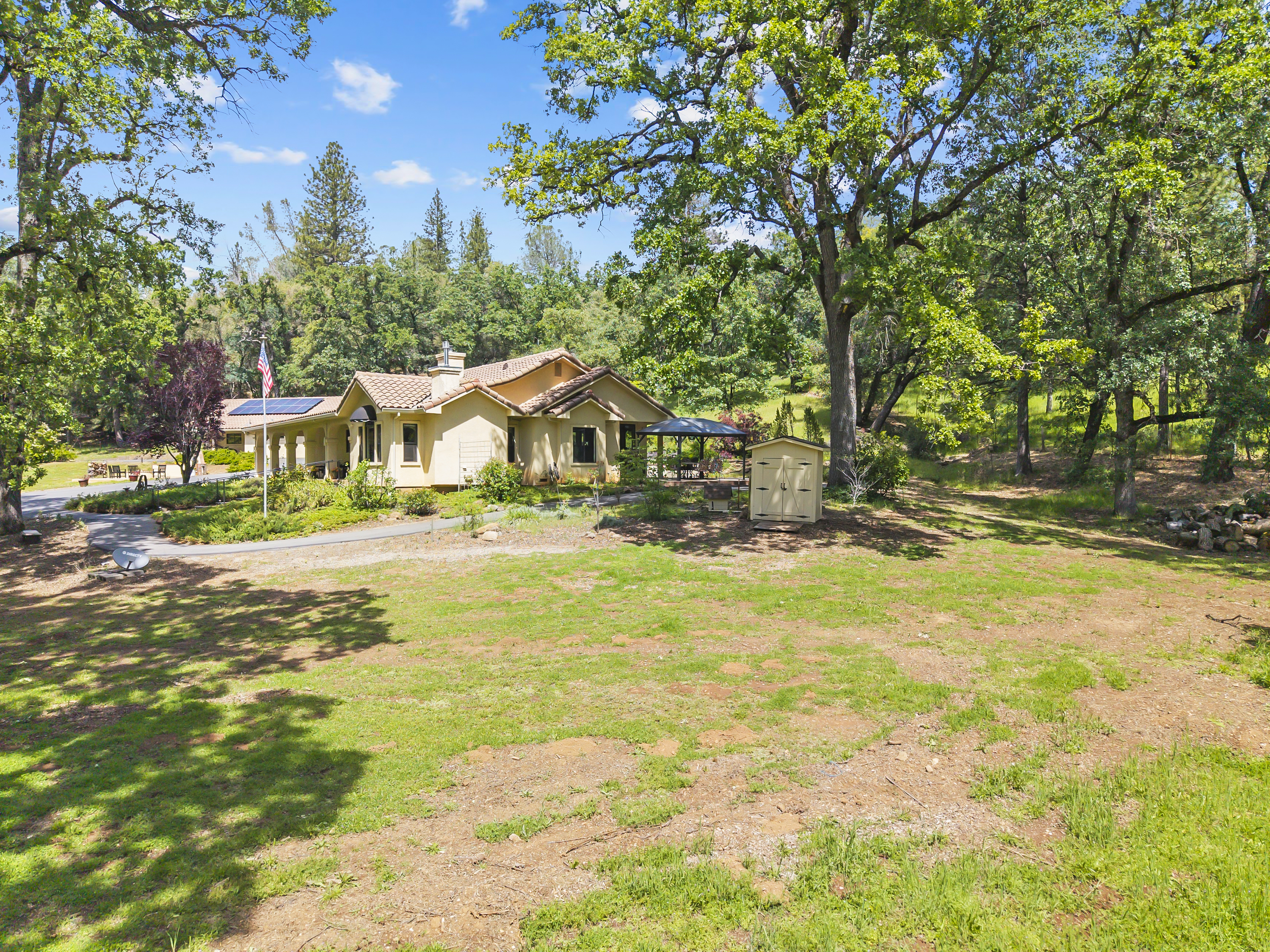  21 Acres - Gated - Renovated - 物件實景