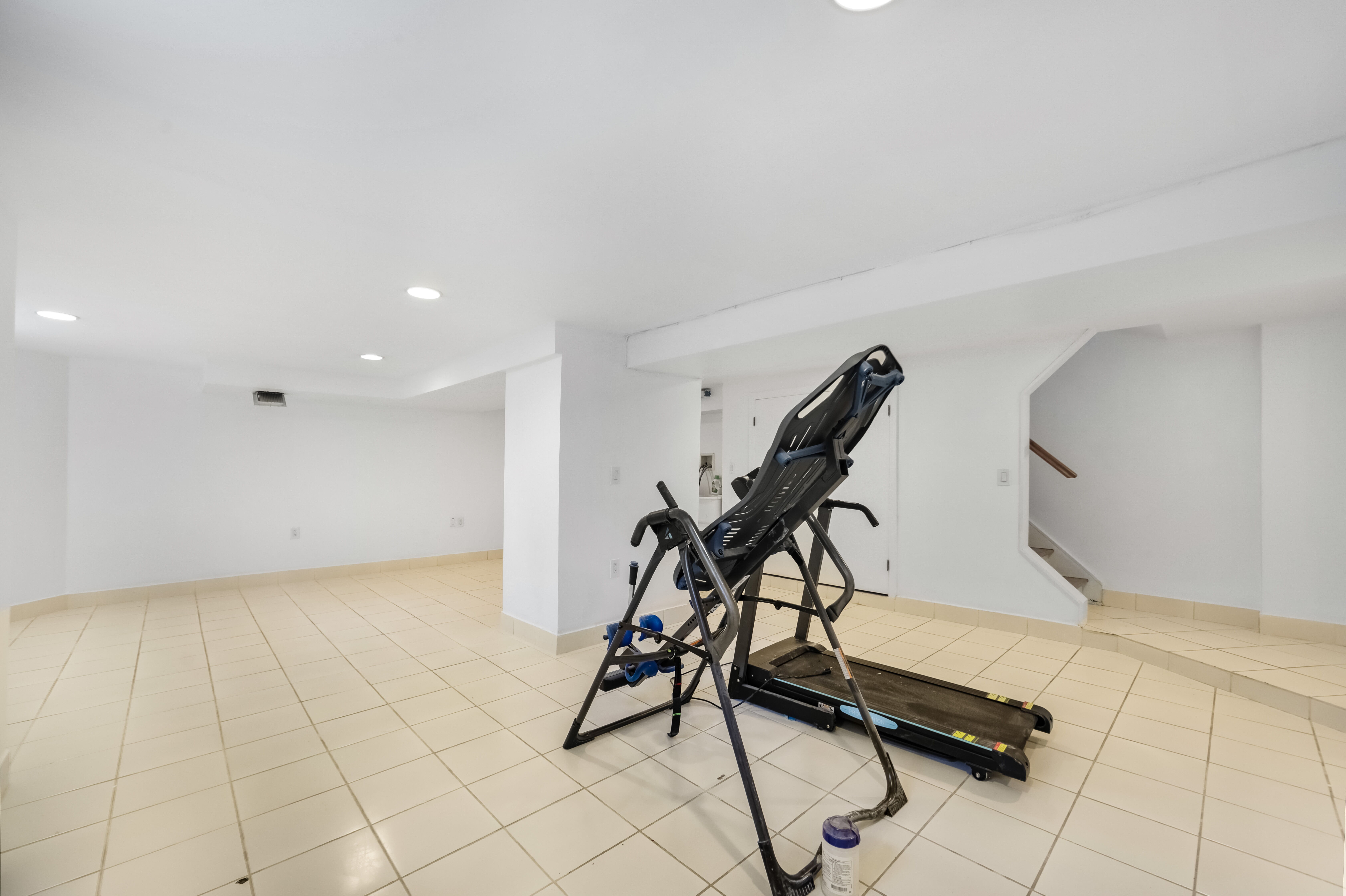 Fort Lee, New Jersey, 07024, United States, 5 Bedrooms Bedrooms, ,4 BathroomsBathrooms,Residential,For Sale,1981309