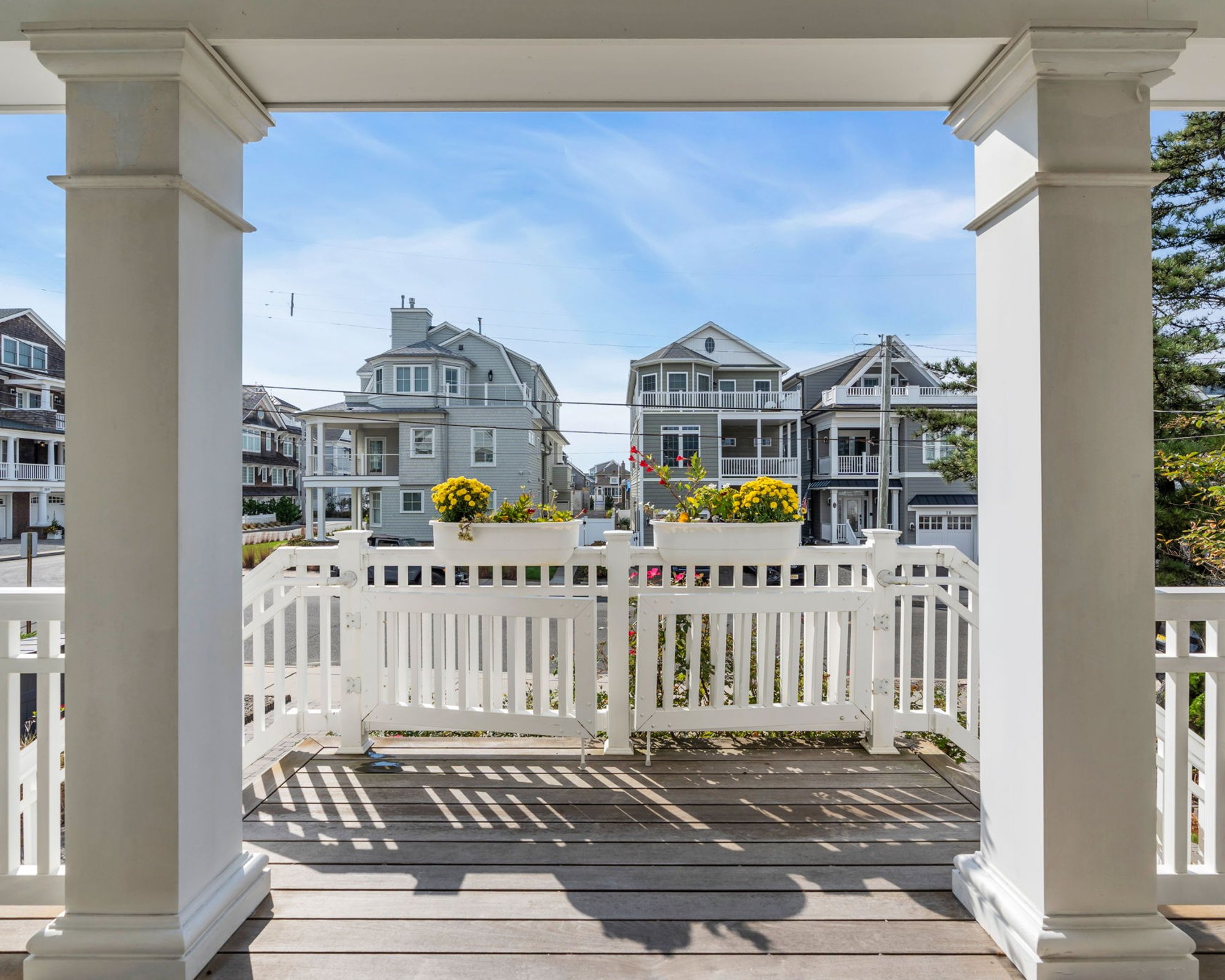  Wonderful Custom Built Ocean Block Home - 物件實景