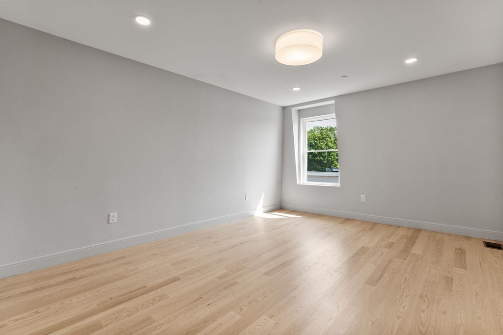 Boston, Massachusetts, 02128, United States, 1 Bedroom Bedrooms, ,2 BathroomsBathrooms,Residential,For Sale,1887905
