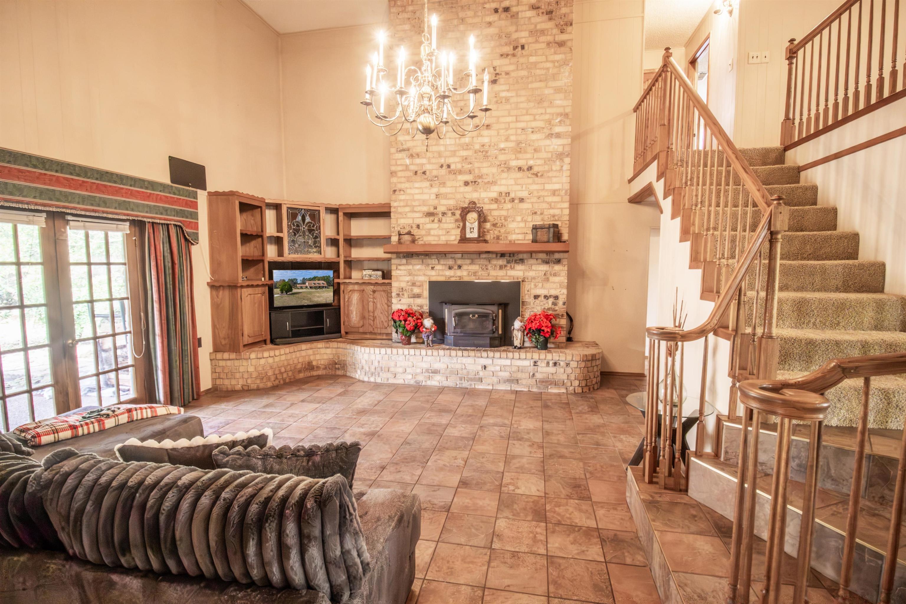 Marshall, Texas, 75670, United States, 5 Bedrooms Bedrooms, ,4 BathroomsBathrooms,Residential,For Sale,1996423