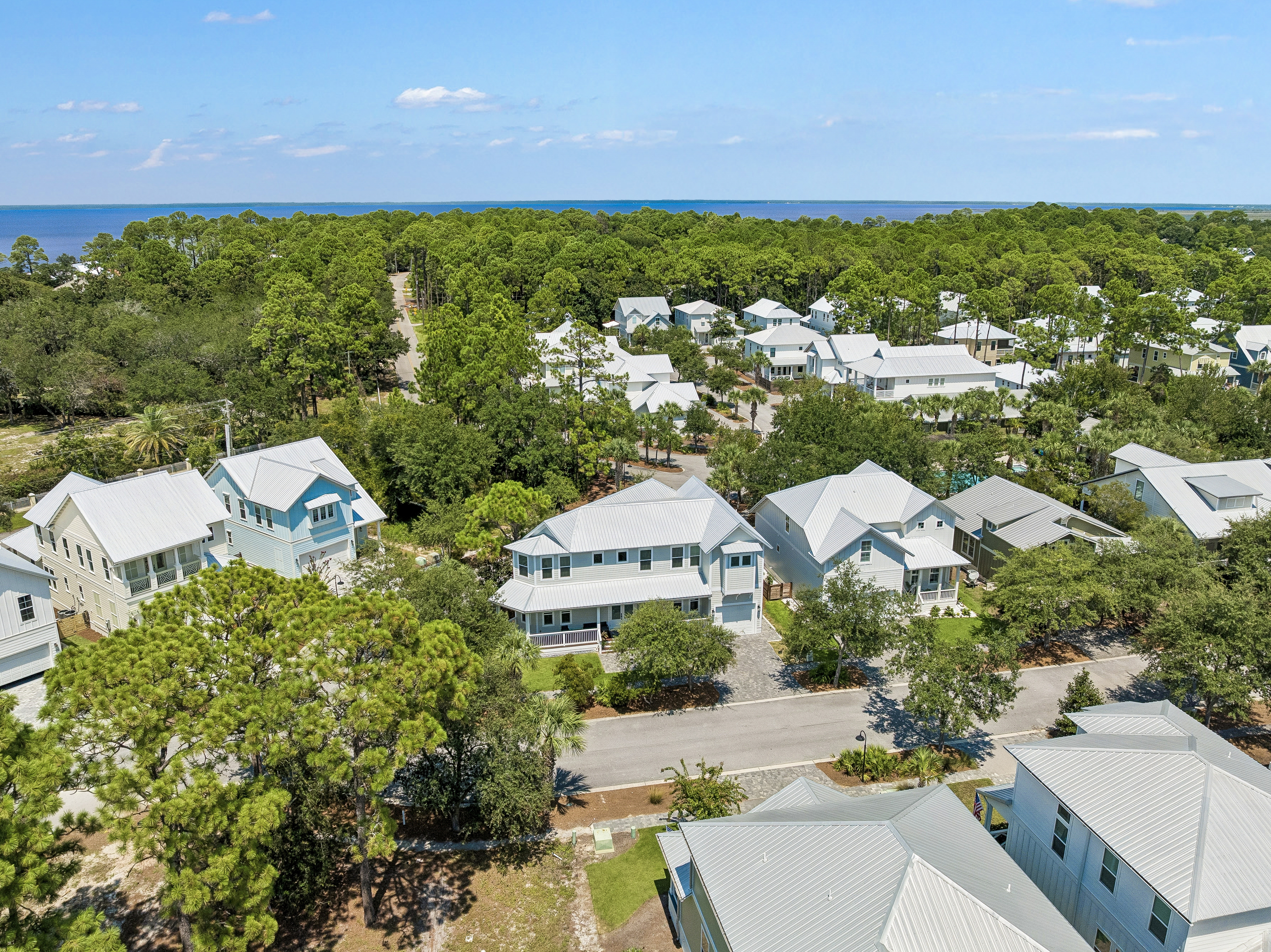  Spacious Newer-Build Home With Wraparound Porch On Gated Community Corner Lot - 物件實景