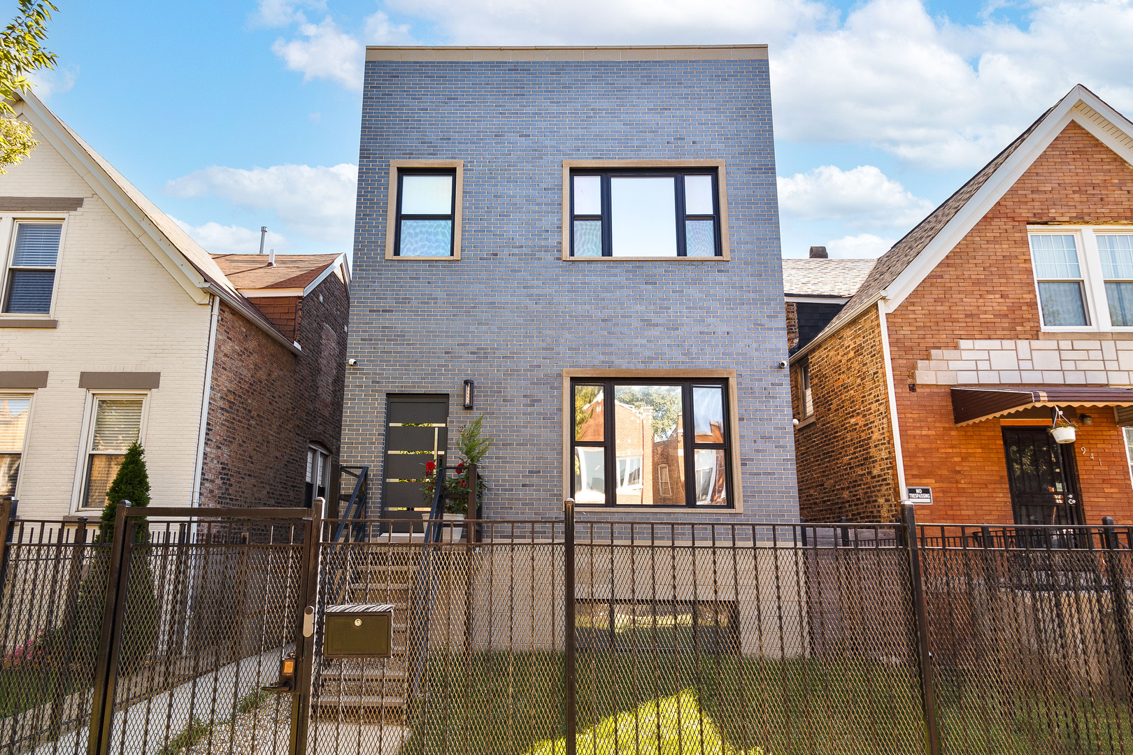 Chicago, Illinois, 60651, United States, 5 Bedrooms Bedrooms, ,6 BathroomsBathrooms,Residential,For Sale,1988146