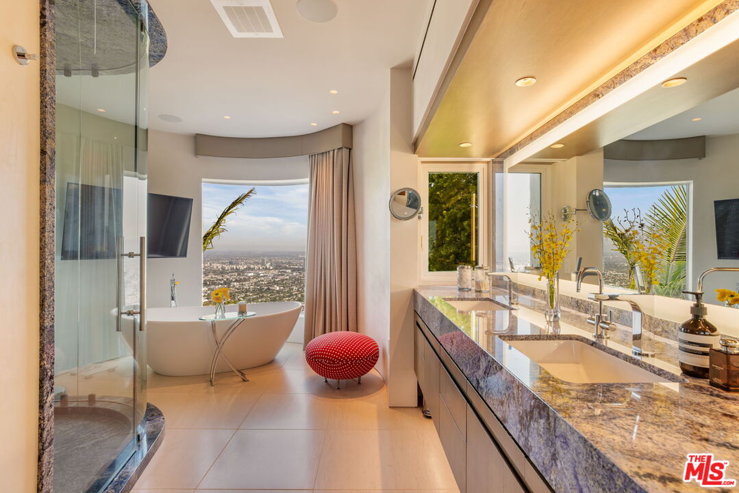 Los Angeles, California, 90046, United States, 3 Bedrooms Bedrooms, ,3 BathroomsBathrooms,Residential,For Sale,1908229