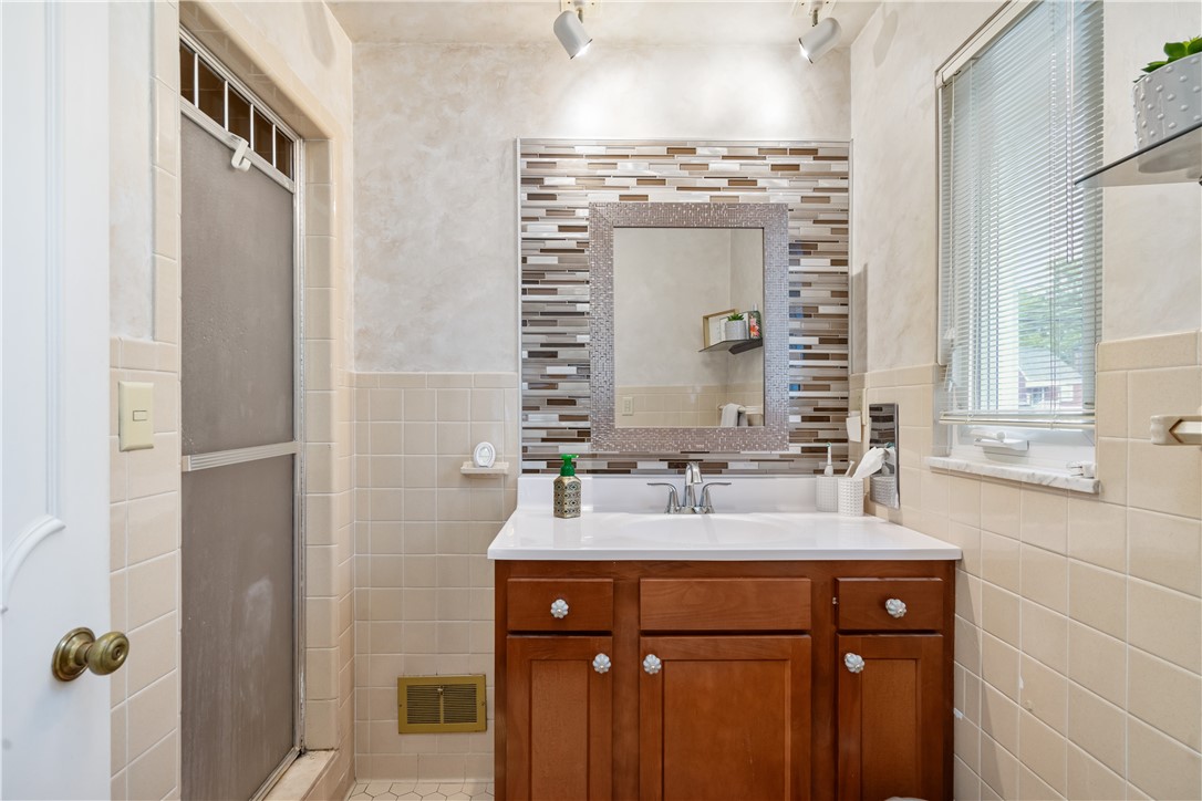 North Strabane, Pennsylvania, 15317, United States, 3 Bedrooms Bedrooms, ,3 BathroomsBathrooms,Residential,For Sale,1882986