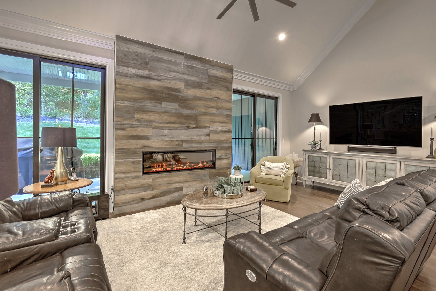  Custom Built Home Blends Classic Elegance with Modern Amenities - 物件實景