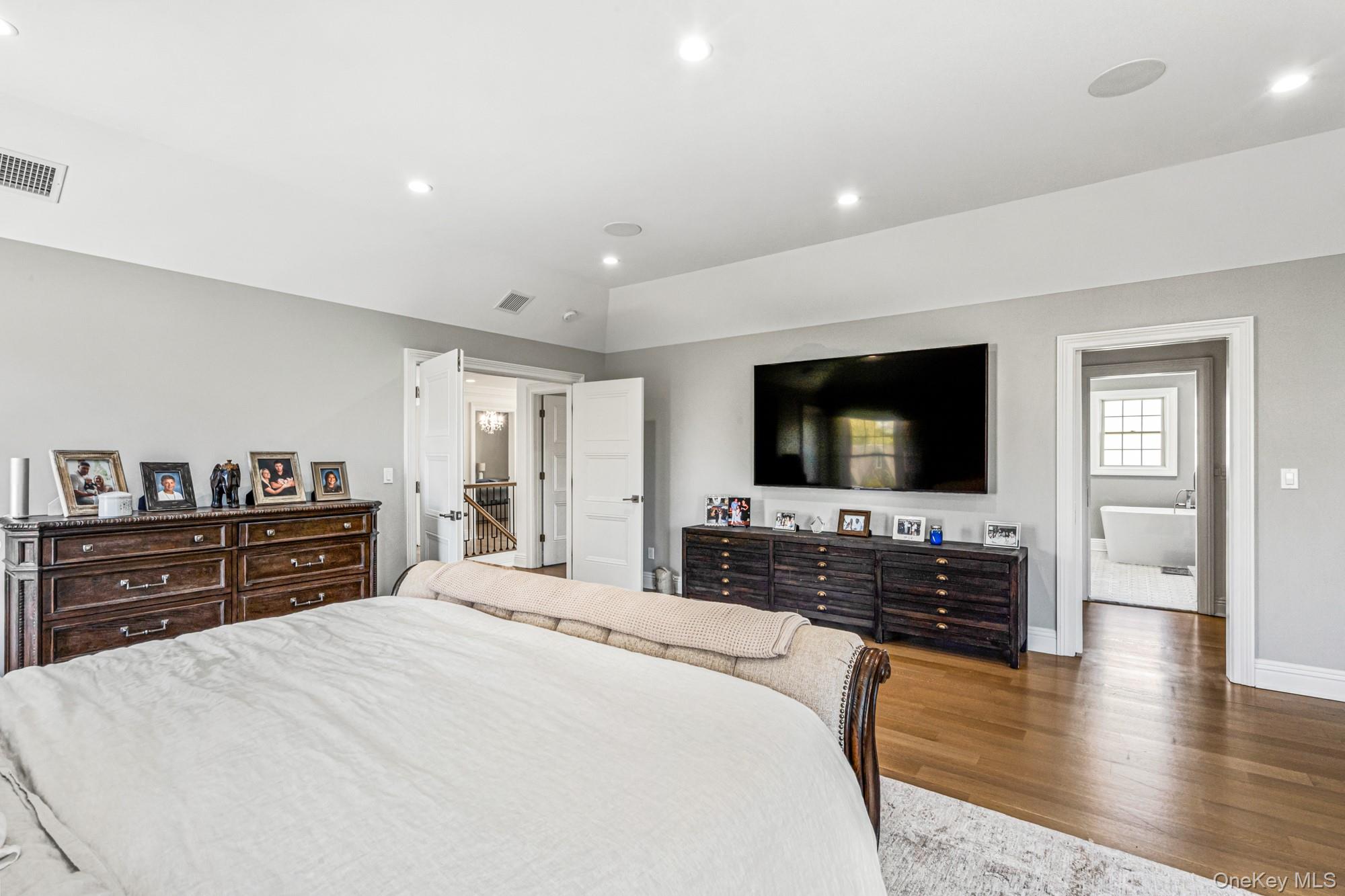  25 Boyd Drive, Westbury, NY, 11590 - 物件實景