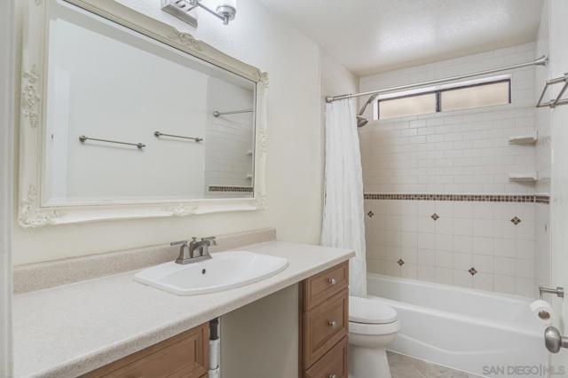 Spring Valley, California, 91977, United States, 4 Bedrooms Bedrooms, ,3 BathroomsBathrooms,Residential,For Sale,1923507