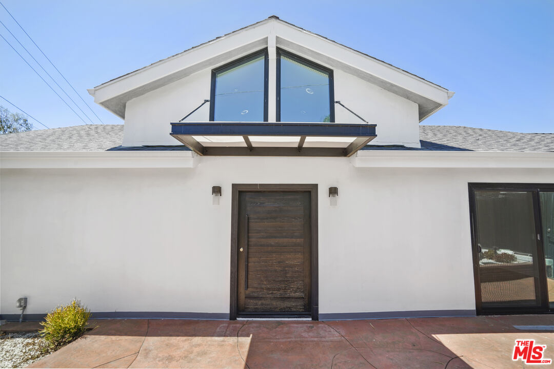Los Angeles, California, 90068, United States, 3 Bedrooms Bedrooms, ,2 BathroomsBathrooms,Residential,For Sale,1911201