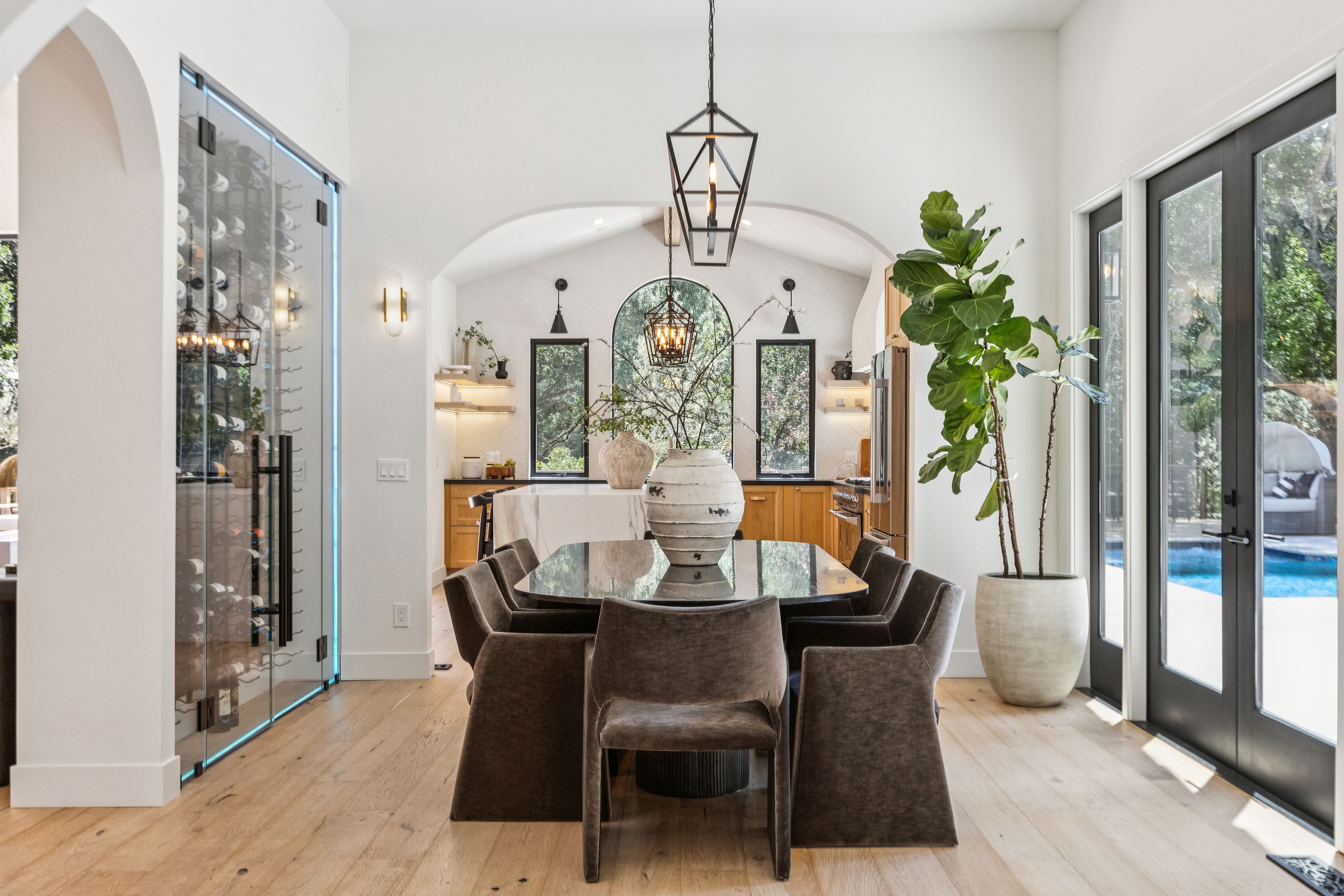  Private Gated Sanctuary With Expansive Outdoor Living - 物件實景