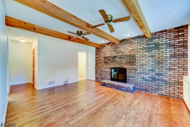 Branchburg Twp., New Jersey, 08876, United States, 4 Bedrooms Bedrooms, ,3 BathroomsBathrooms,Residential,For Sale,1992808